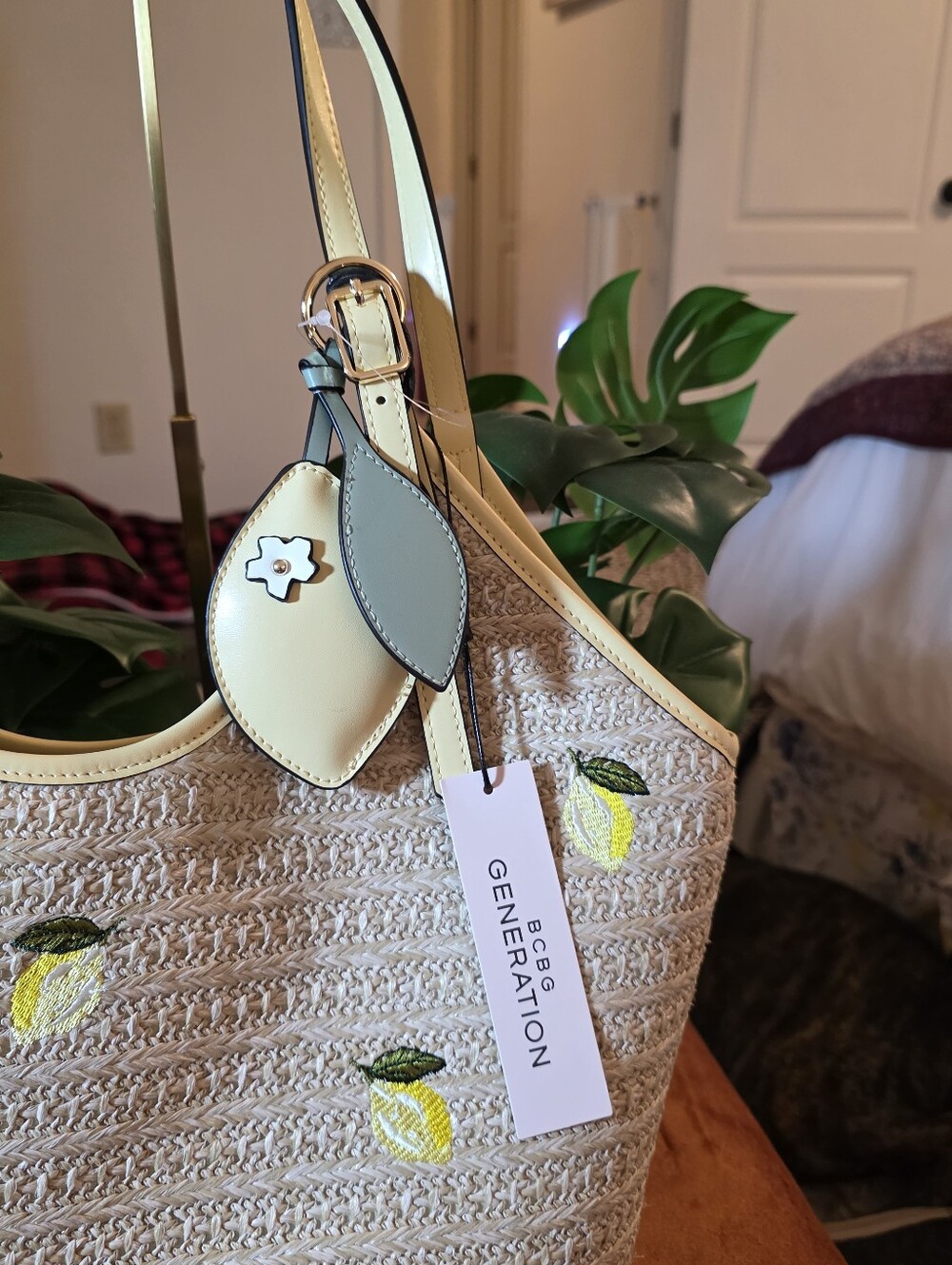 Nwt BCB GENERATION Woven Lemon Pattern Tote Bag in Cream - Picture 7 of 7